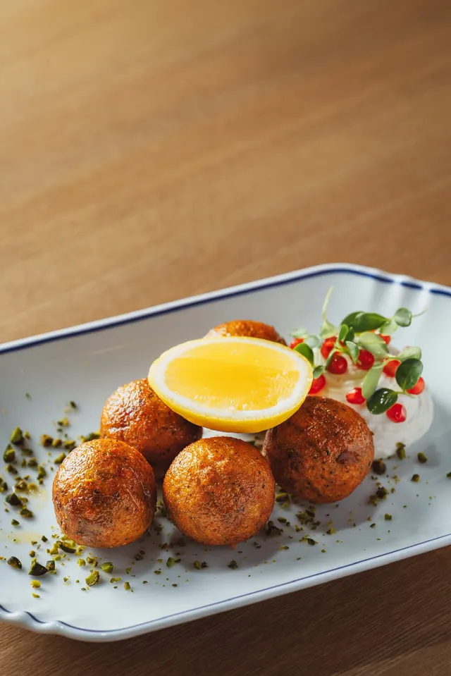 Crispy starter, lemon