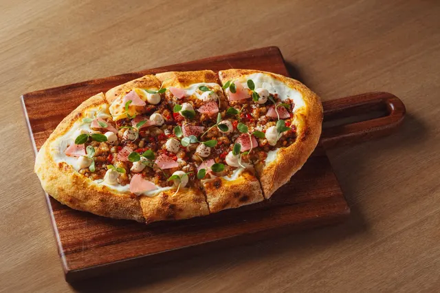 Pide with slow-cooked beef
