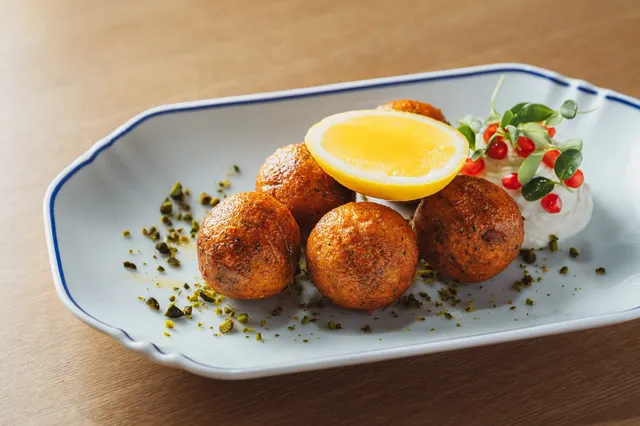 Stuffed kibbeh, lemon