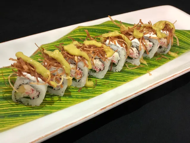 Crispy roll on banana leaf